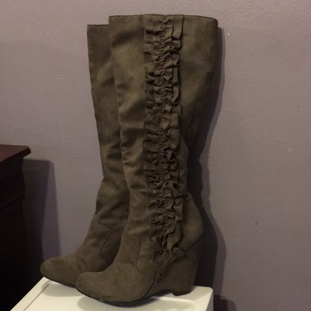 Suede women’s boots